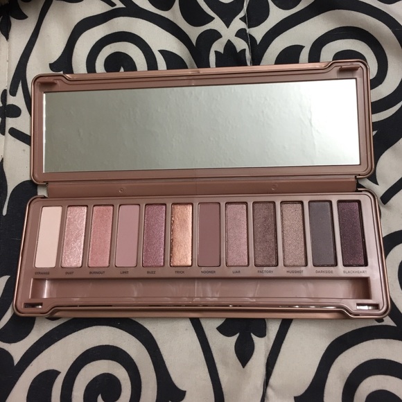 Naked 3 urban decay eyeshadow palate
