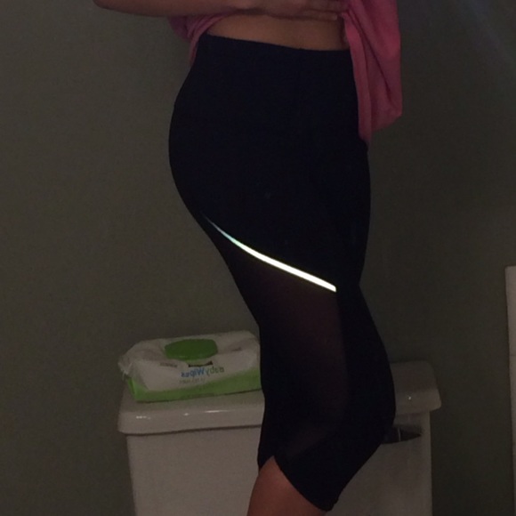 *SOLD* LULULEMON cropped leggings!! - Picture 2 of 4