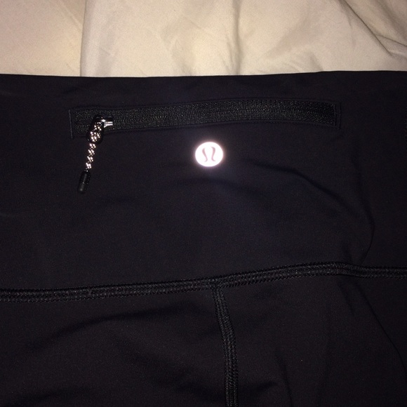 *SOLD* LULULEMON cropped leggings!! - Picture 3 of 4