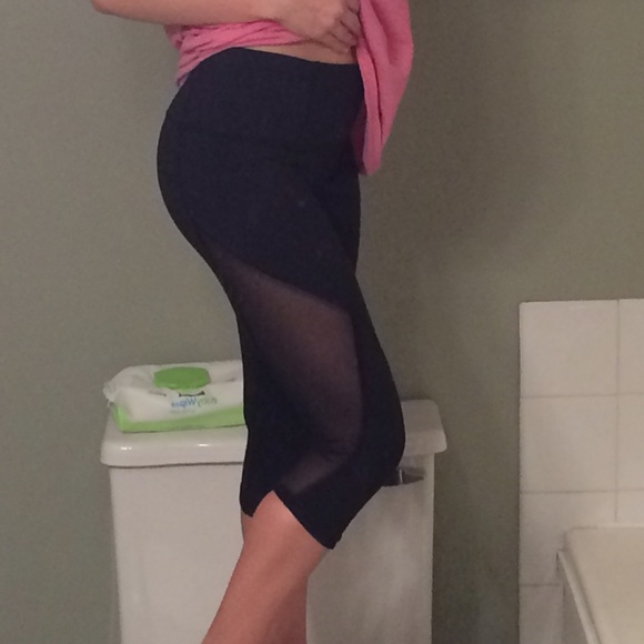 *SOLD* LULULEMON cropped leggings!! - Picture 4 of 4