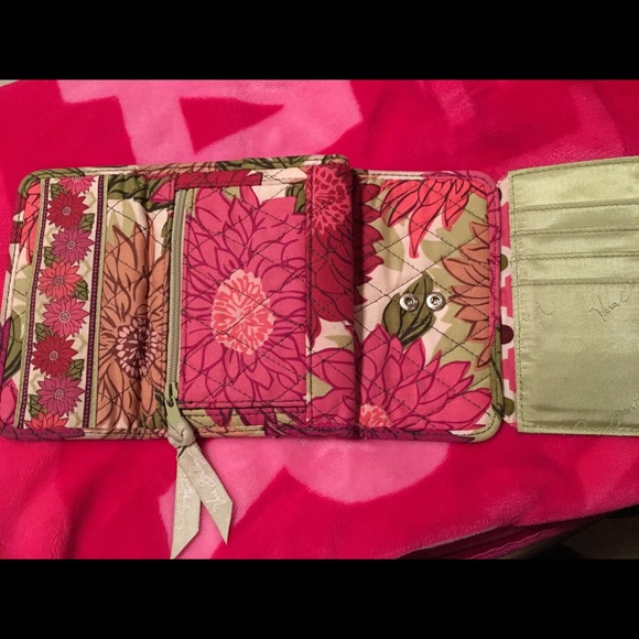 VeraBradley Wallet - Picture 1 of 4