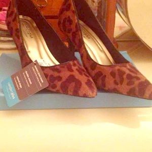 Comfort plus leopard pumps size 6
