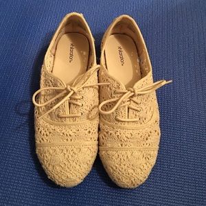 Crochet canvas lace up shoes