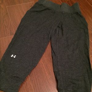 Cropped Under Armour pants