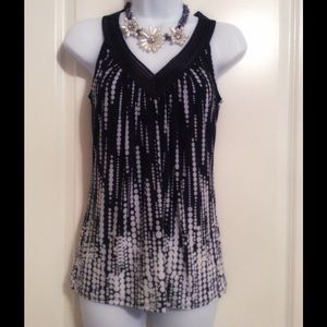 Cute black and white top