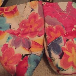 Floral print Toms size 8