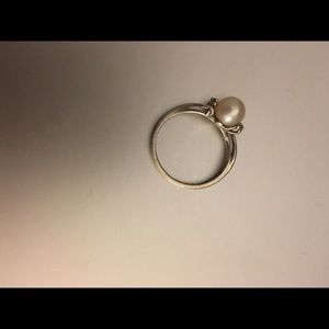 Real pearl silver ring with two side diamonds.