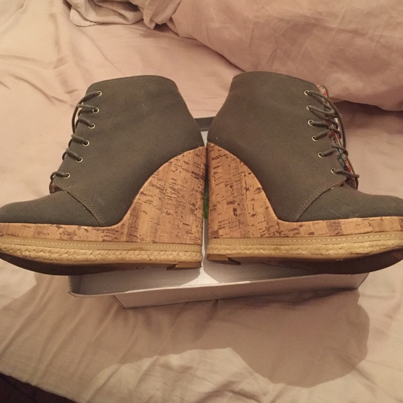 Shoes - Picture 3 of 3
