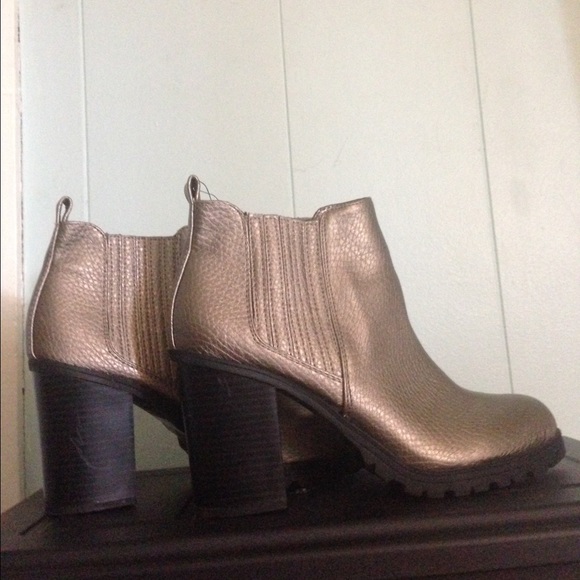Silver Sam & Libby stacked heel metallic boots