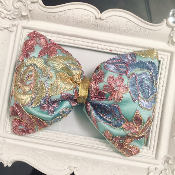Girl embroidered hair bow