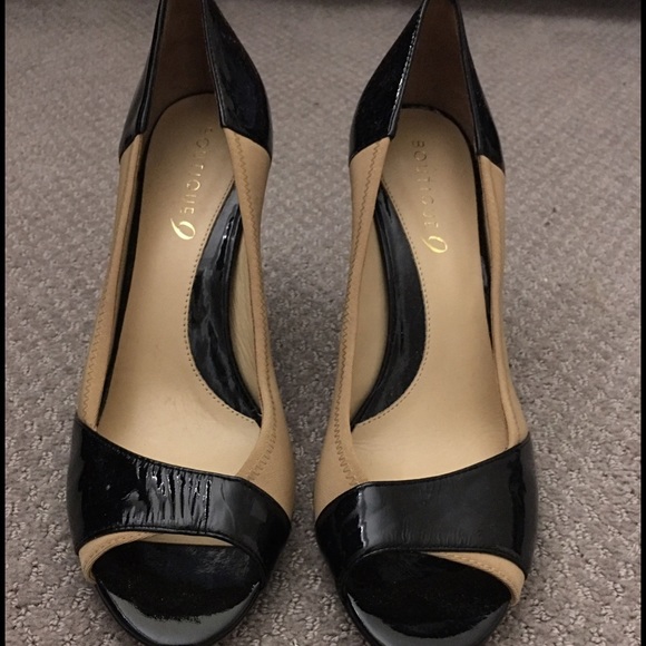 Nude and black heels NWOT