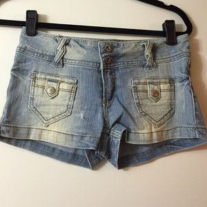 NEW WITHOUT TAGS ‼️ distressed denim shorts