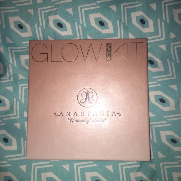 Anastasia Beverly Hills Other - Anastasia Beverly Hills "That Glow" Glow Kit