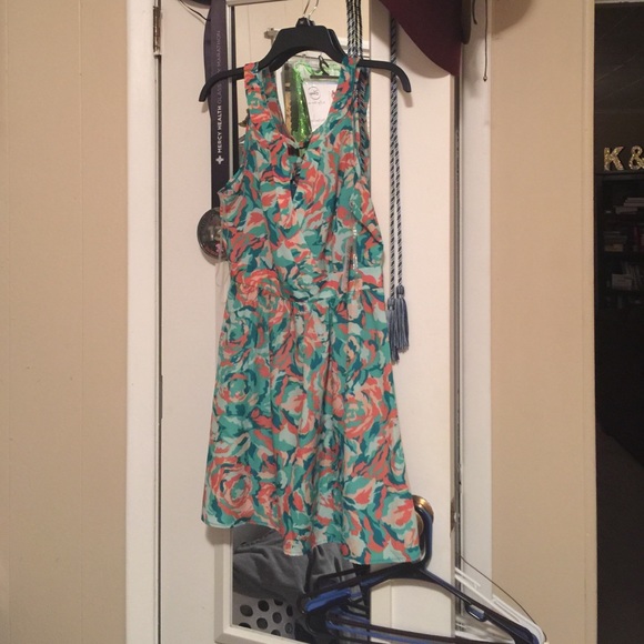 Cute multi colored dress. Med