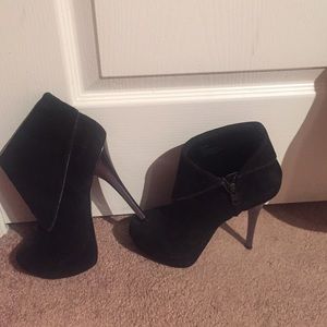 Steve Madden Black Suede Zip Booties