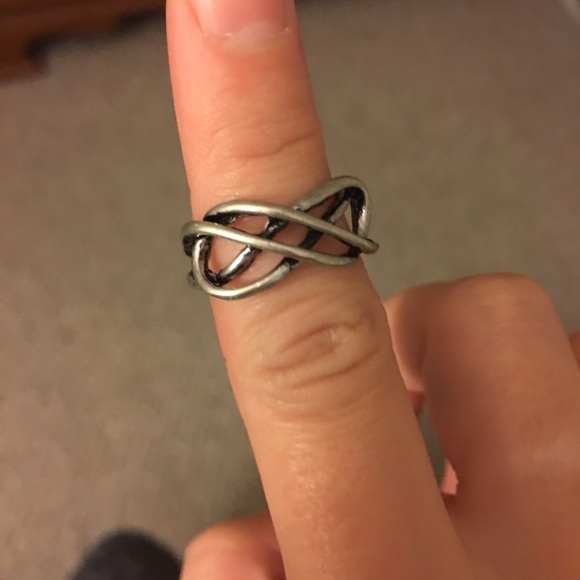 Silver knot ring - Picture 2 of 2