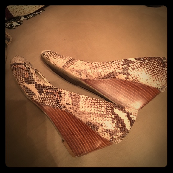 Calvin Klein Snake Skin wedges~Excellent cond! 7.5