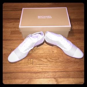 🆕Michael Kors Perforated Leather Oxfords