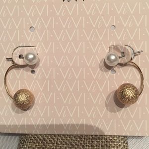 Pearl and gold earrings.