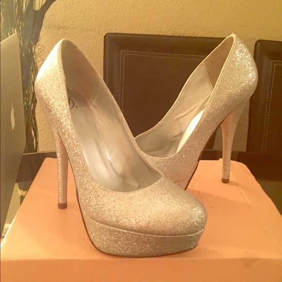 Heels size 7 silver