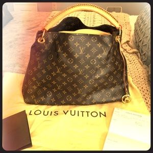 Louis Vuitton MM Artsy monogram