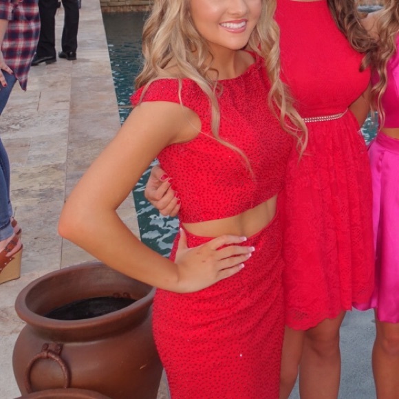 RED SHERRI HILL dress