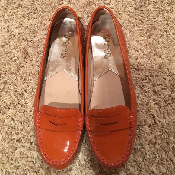 MICHAEL KORS PATENT LEATHER WINSOR LOAFERS (6.5)