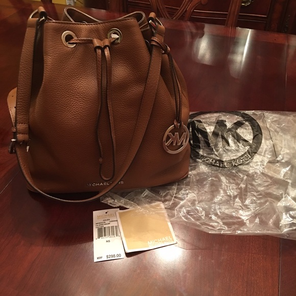 Michael Kors Large Jules Handbag luggage color
