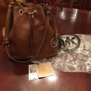 Michael Kors Large Jules Handbag luggage color