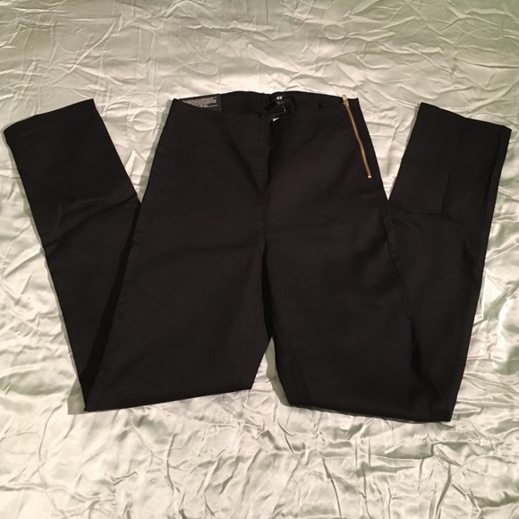 ✨NWT✨H&M Black Straight Leggings