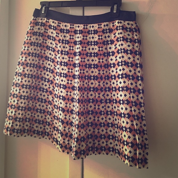 100% Silk JCrew super cute rare patterned skirt! - Picture 1 of 4