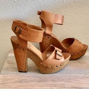 Platform tan chunky heels