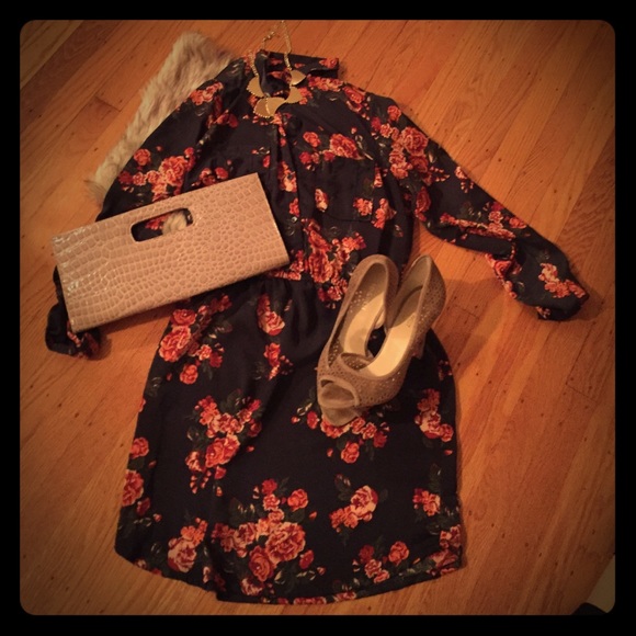 Flowered pattern shirt dress