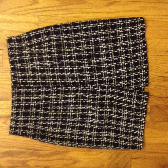 Black, white and gray mini skirt - Picture 2 of 4