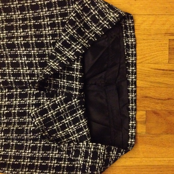 Black, white and gray mini skirt - Picture 3 of 4