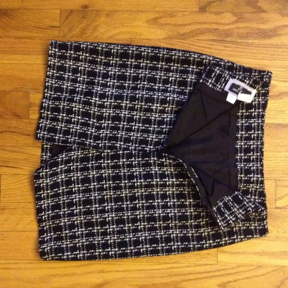 Black, white and gray mini skirt - Picture 4 of 4