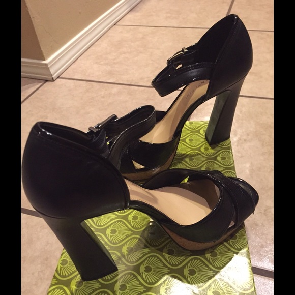 Black Gianni Bini heals, size 10. Never been worn