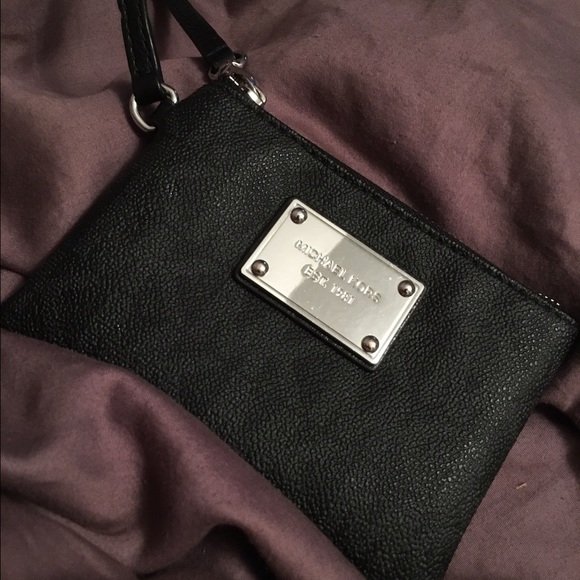 Michael kors wristlet - Picture 1 of 3
