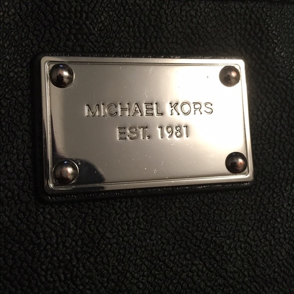 Michael kors wristlet - Picture 2 of 3