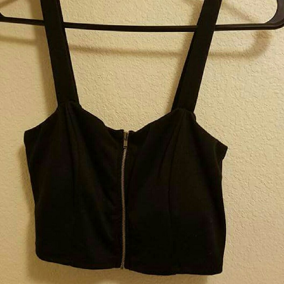 Black zipper crop top