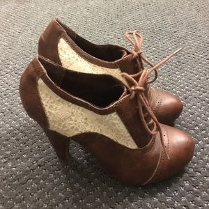 Brown leather/lace oxford heels (worn once)