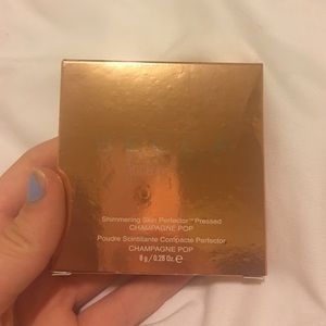 BECCA x Jaclyn Hill champagne pop highlighter