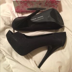 OMG amazing beautiful high heel shoes!!! Must have