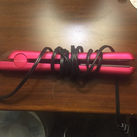 NuMe official Hair flat iron. Lightly used