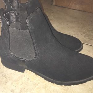 Steve Madden Suede  Chelsea Boots