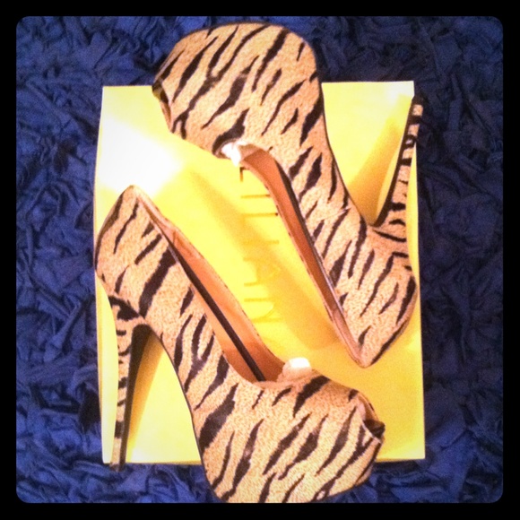 Liliana Platform Pumps