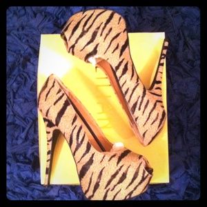 Liliana Platform Pumps