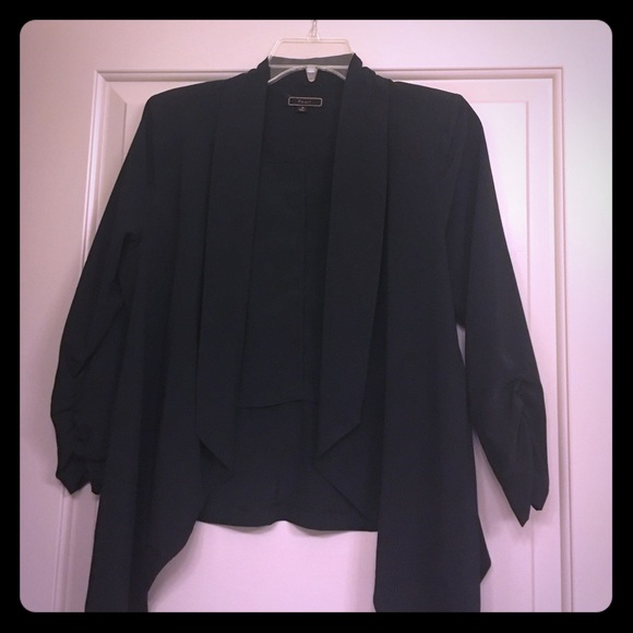 B1get1 Light material Black quarter sleeve jacket - Picture 1 of 3