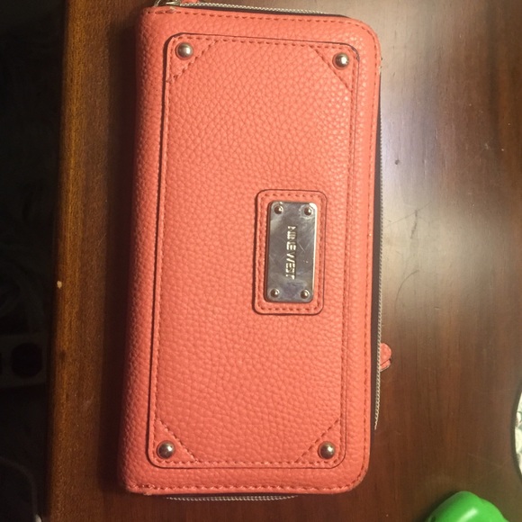 Nine west coral wallet