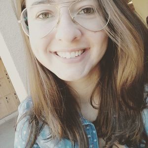 Meet your Posher, Thaís